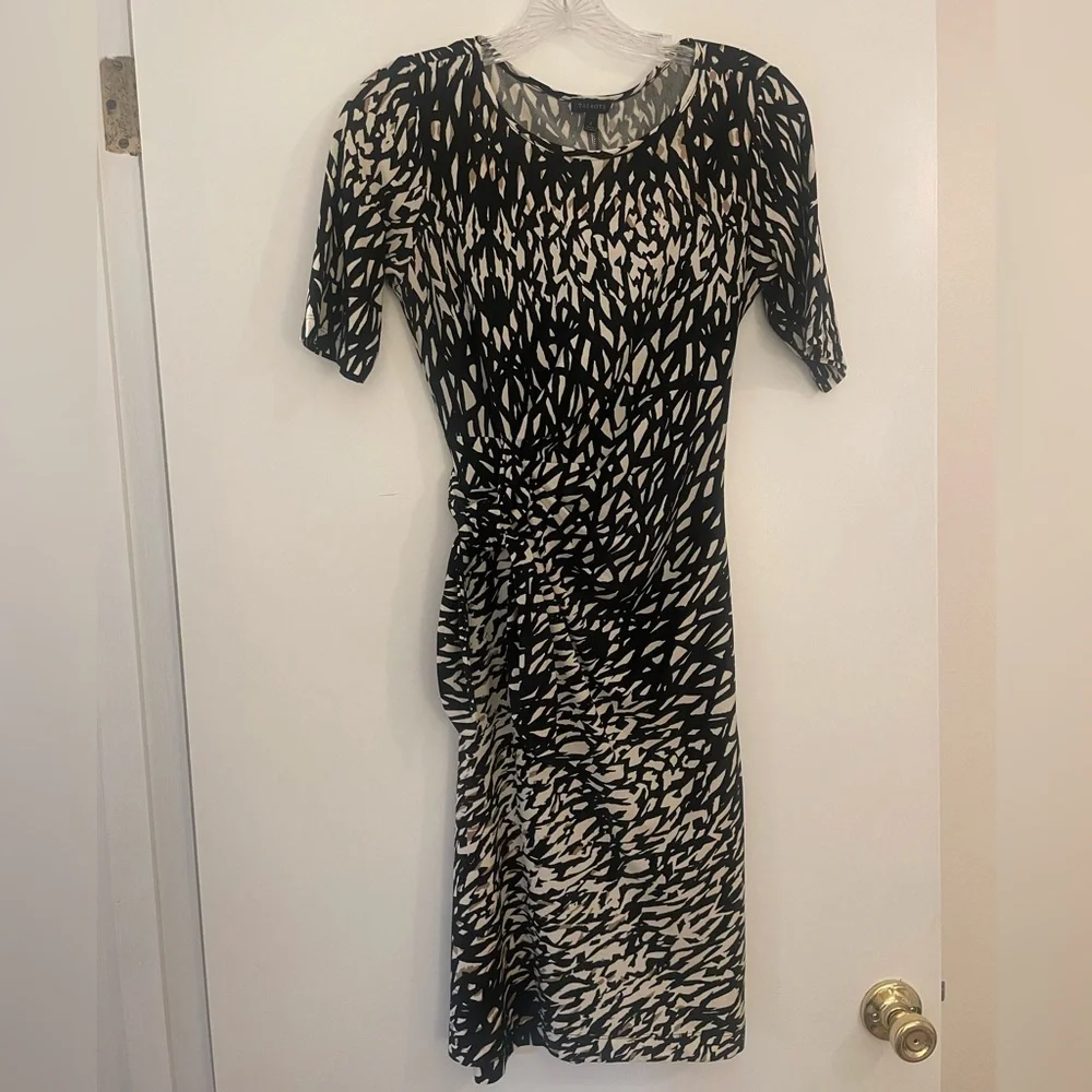 Elegant Black and Cream Patterned Dress - Picture 1 of 3